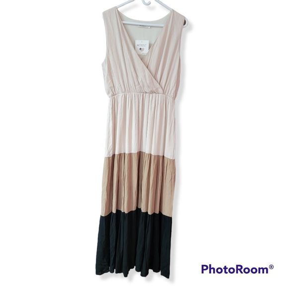 Accent Cream Calista Colorblock Maxi Dress - Picture 2 of 11